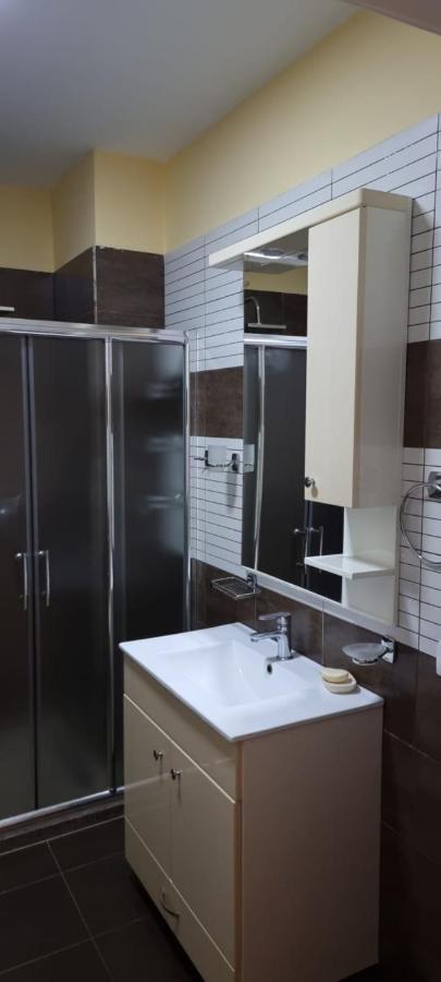 New & Great Located Apartment Near Center Tirana Extérieur photo